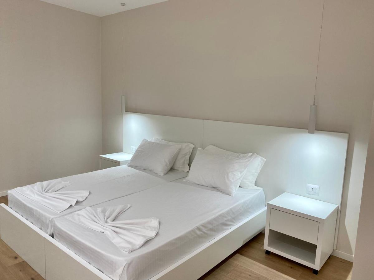 Violet's Boutique Apartments Saranda Extérieur photo