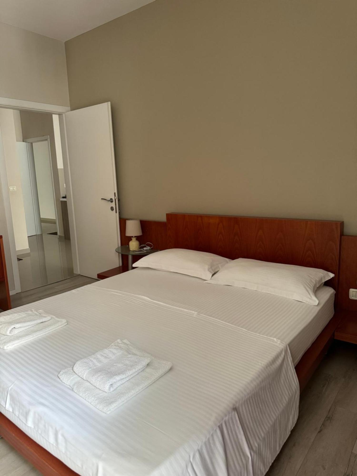 Violet's Boutique Apartments Saranda Extérieur photo
