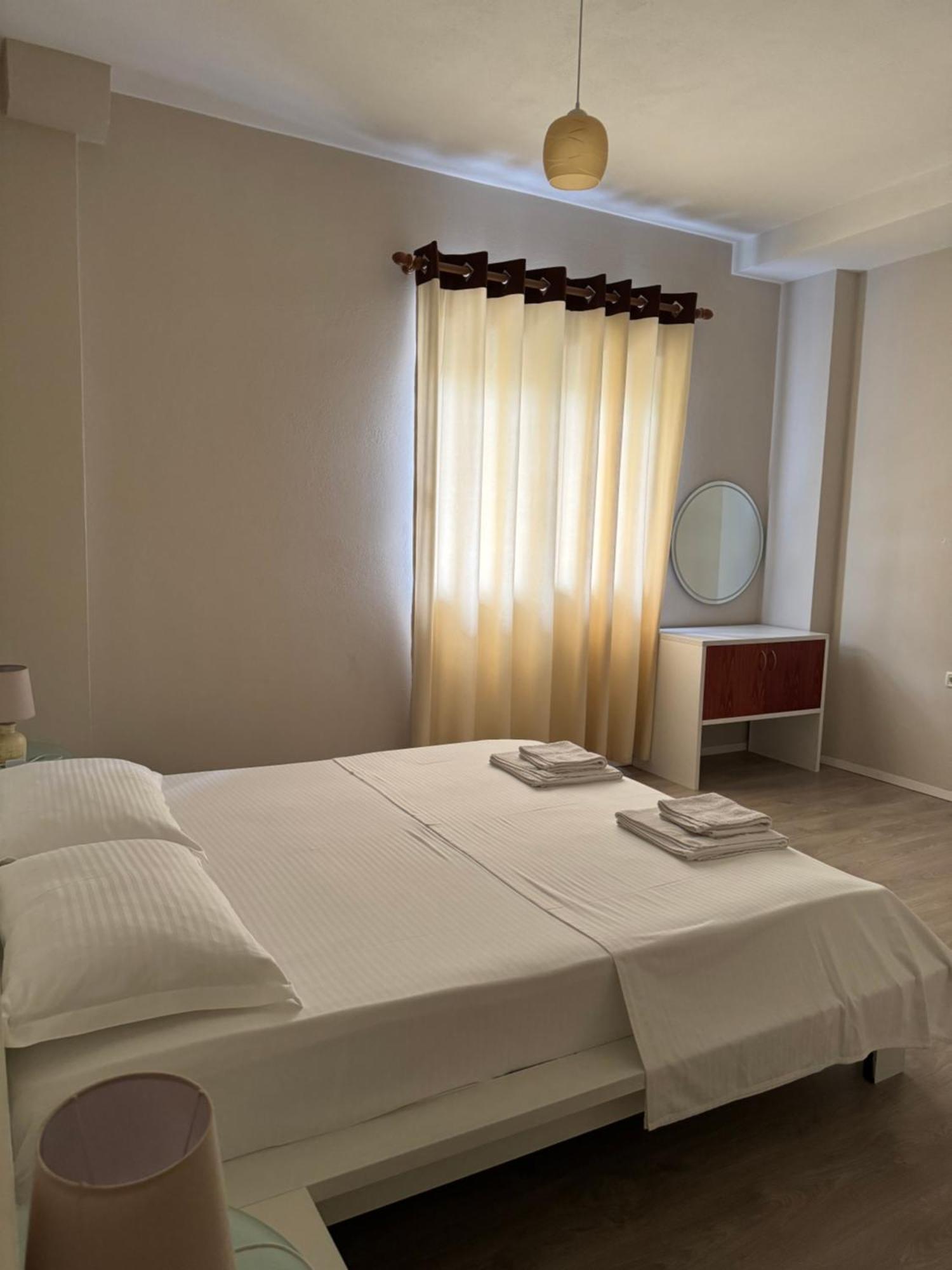 Violet's Boutique Apartments Saranda Extérieur photo