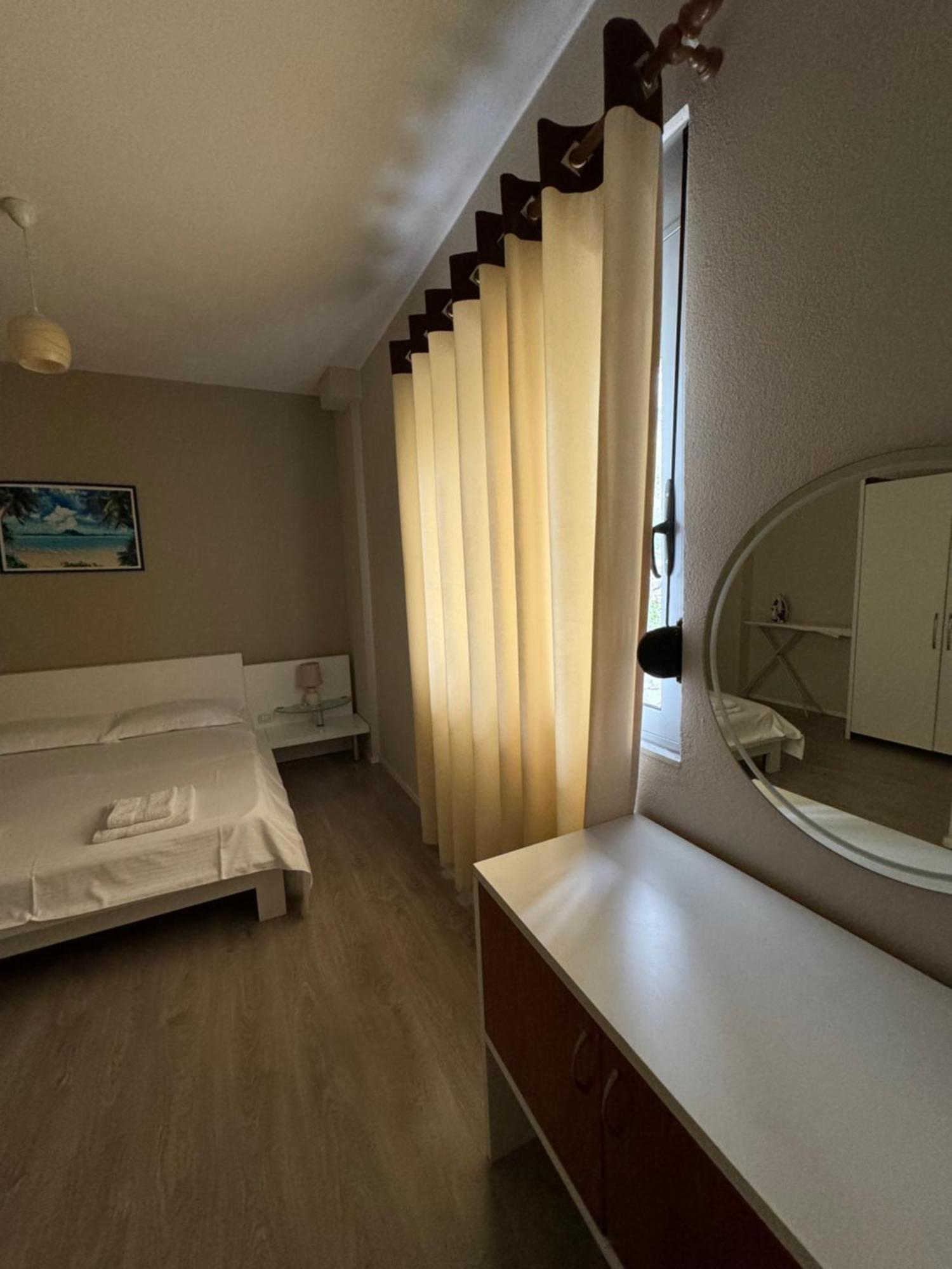 Violet's Boutique Apartments Saranda Extérieur photo